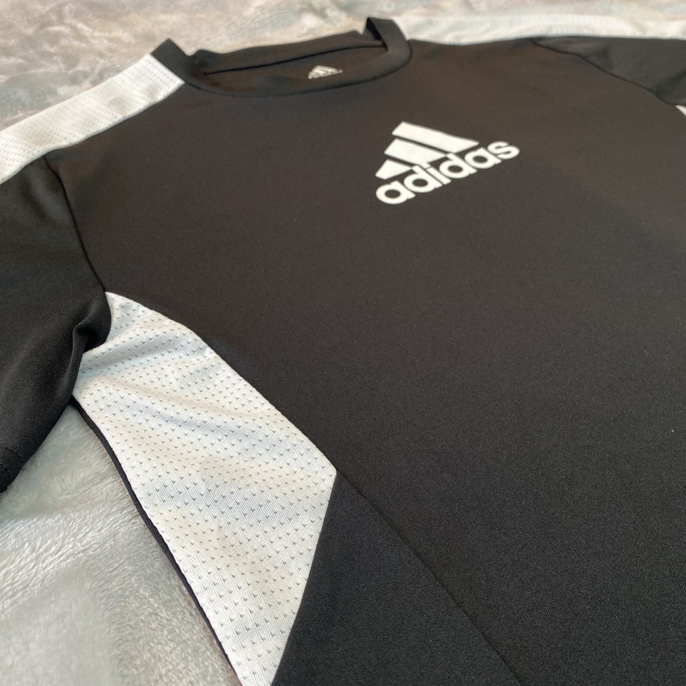 Adidas Athletic T-Shirt Kids Size L 14/16 Black White Mesh Panel Logo Tee - Picture 6 of 7